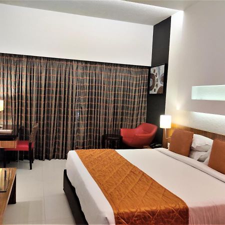 Hotel Satkar Residency Тхане Екстер'єр фото