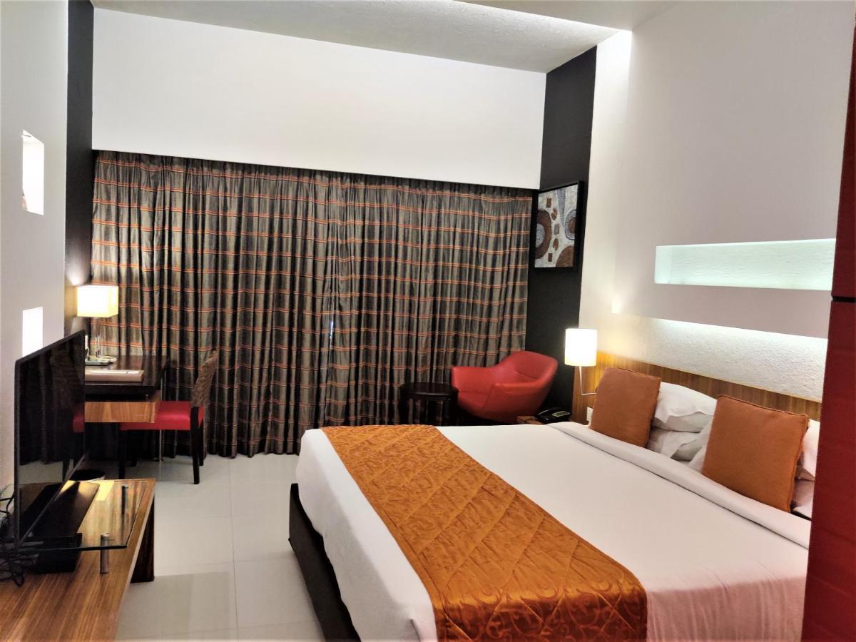 Hotel Satkar Residency Тхане Екстер'єр фото