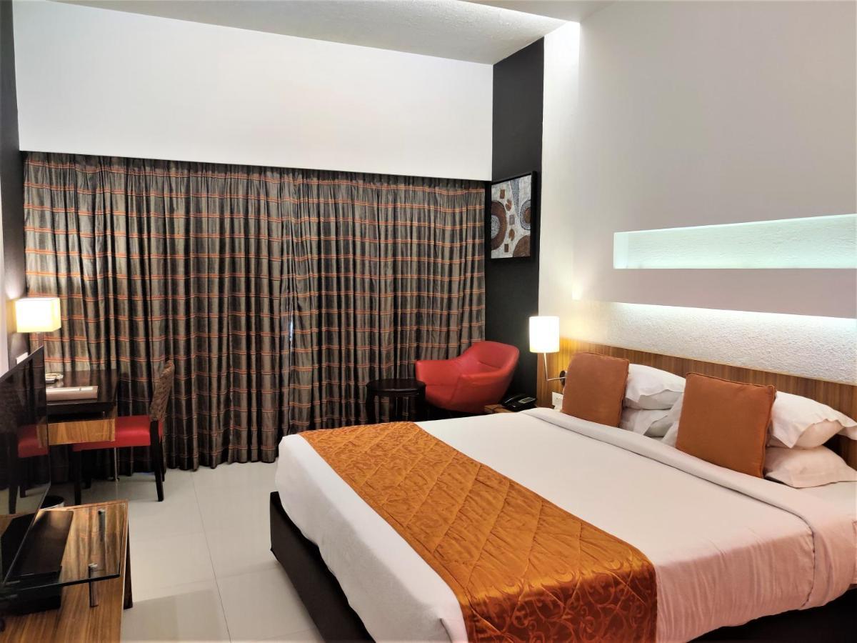 Hotel Satkar Residency Тхане Екстер'єр фото