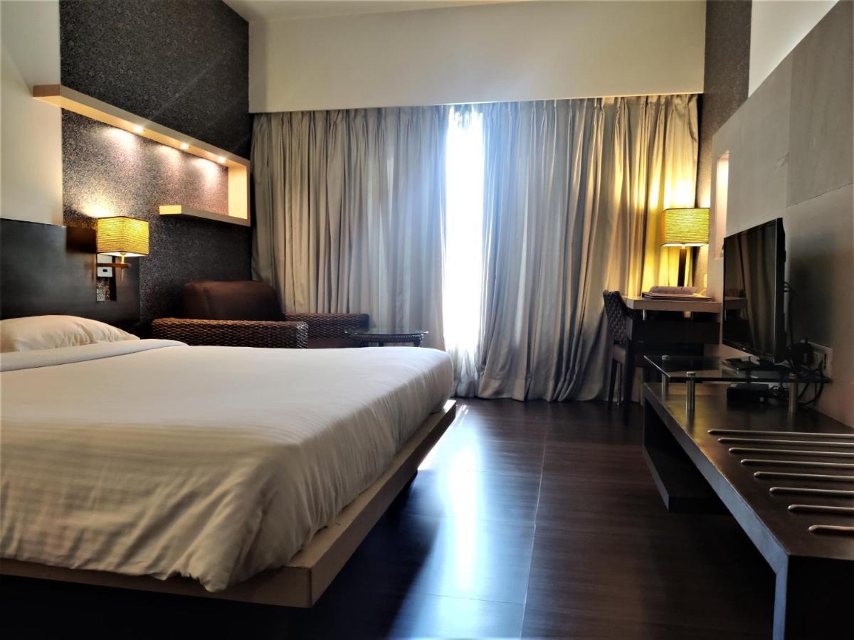 Hotel Satkar Residency Тхане Екстер'єр фото