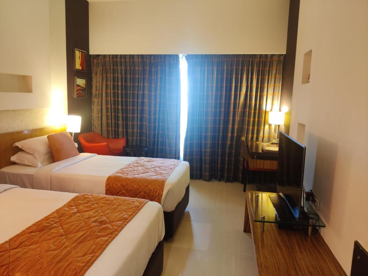 Hotel Satkar Residency Тхане Екстер'єр фото