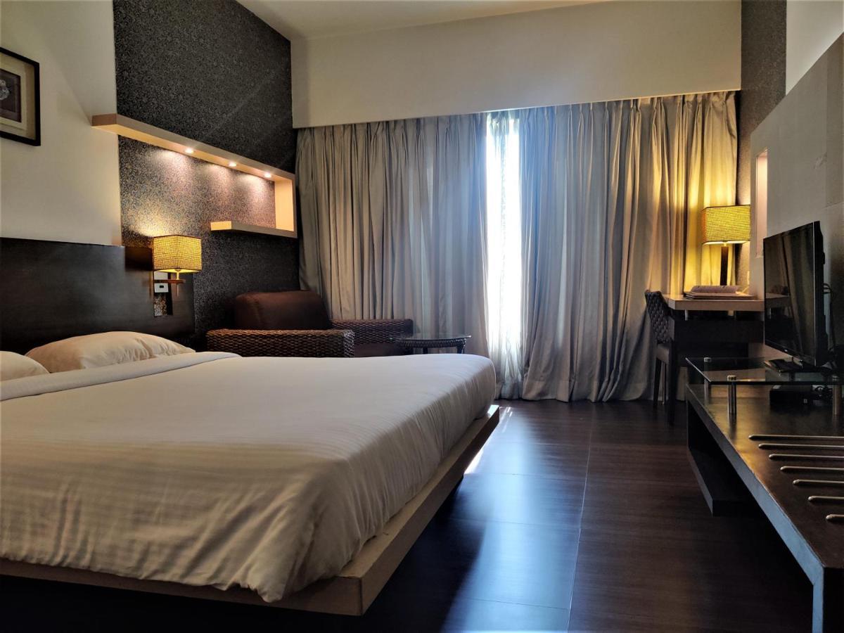 Hotel Satkar Residency Тхане Екстер'єр фото