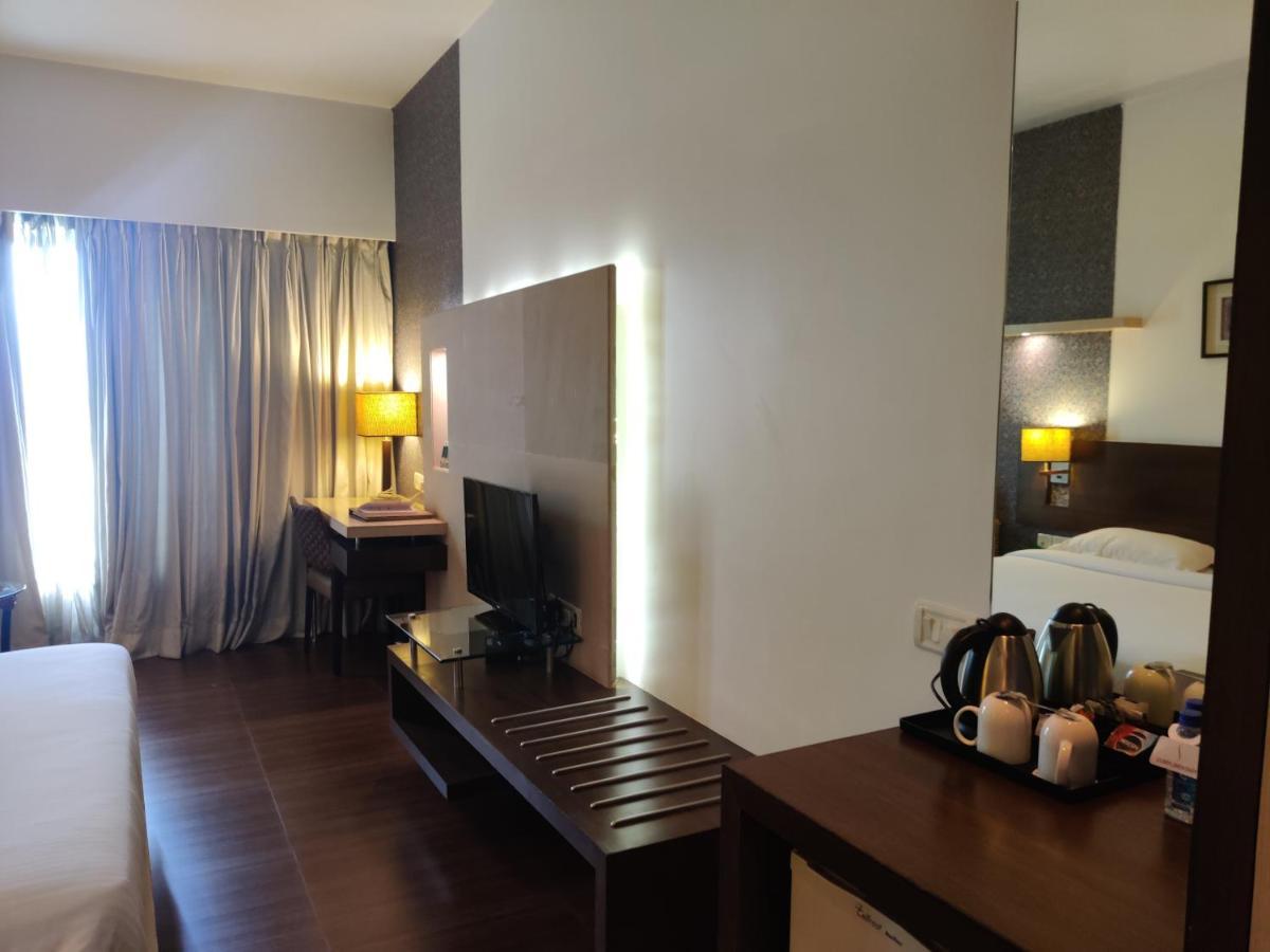 Hotel Satkar Residency Тхане Екстер'єр фото