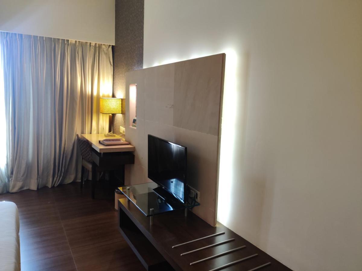 Hotel Satkar Residency Тхане Екстер'єр фото