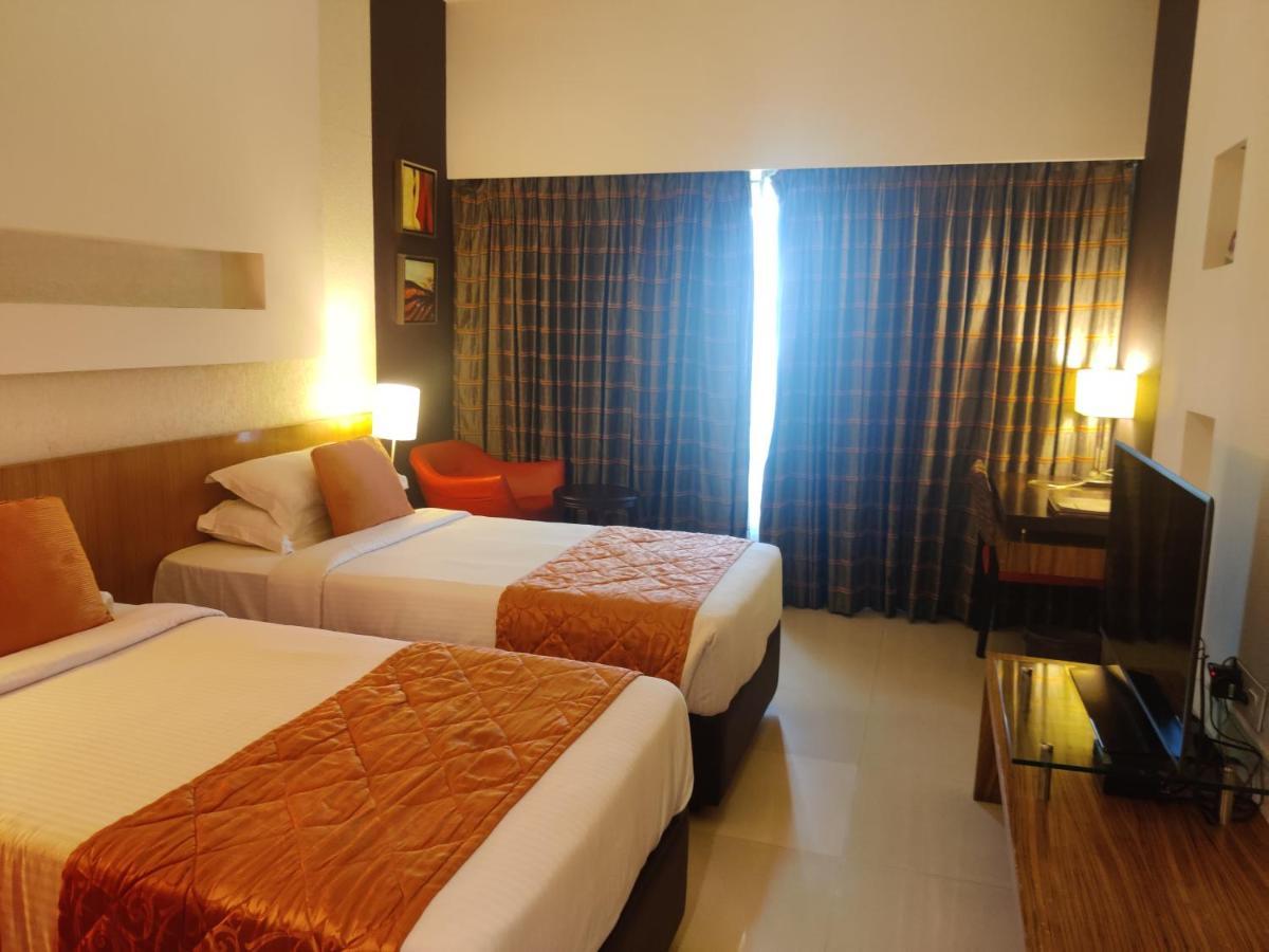 Hotel Satkar Residency Тхане Екстер'єр фото