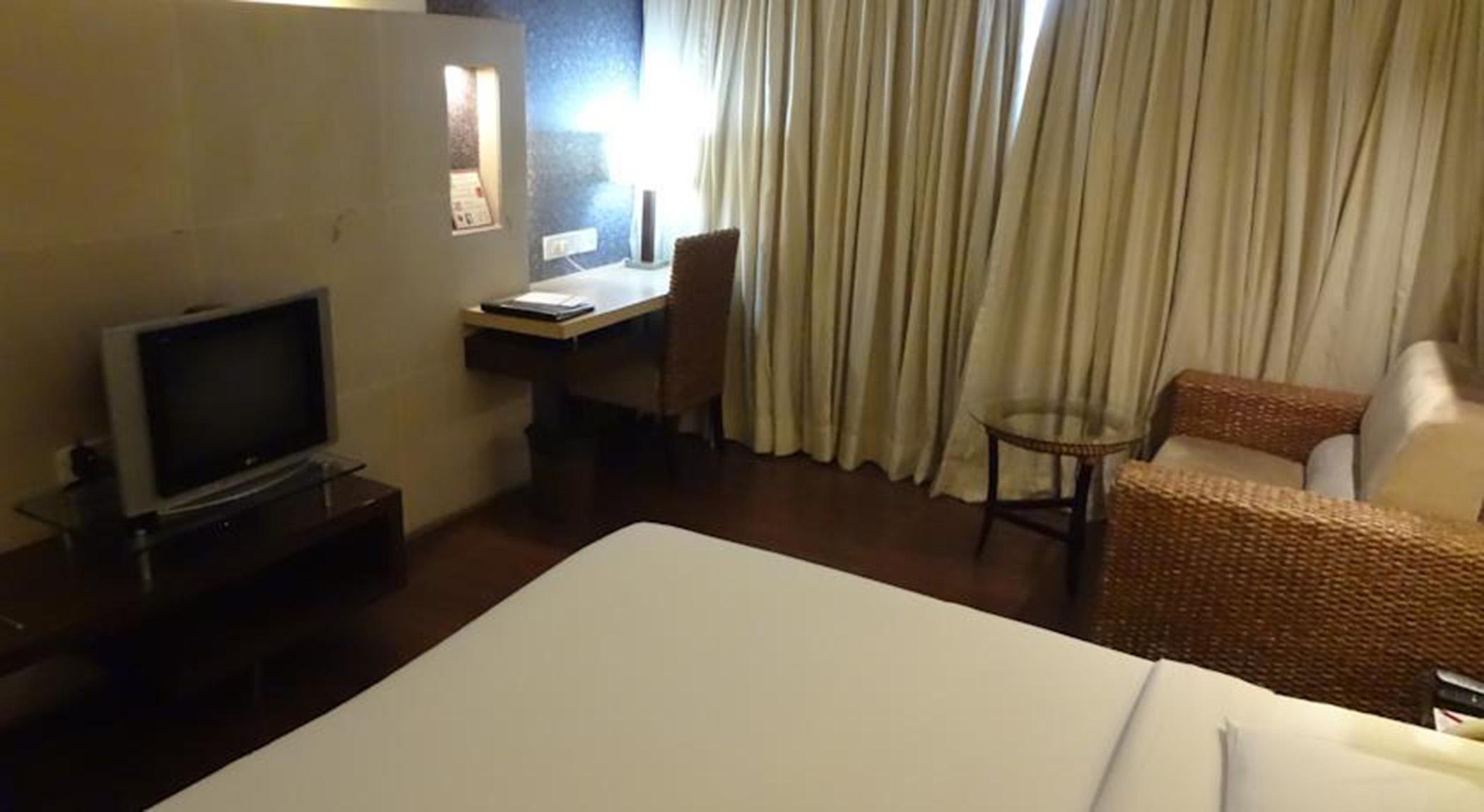 Hotel Satkar Residency Тхане Екстер'єр фото