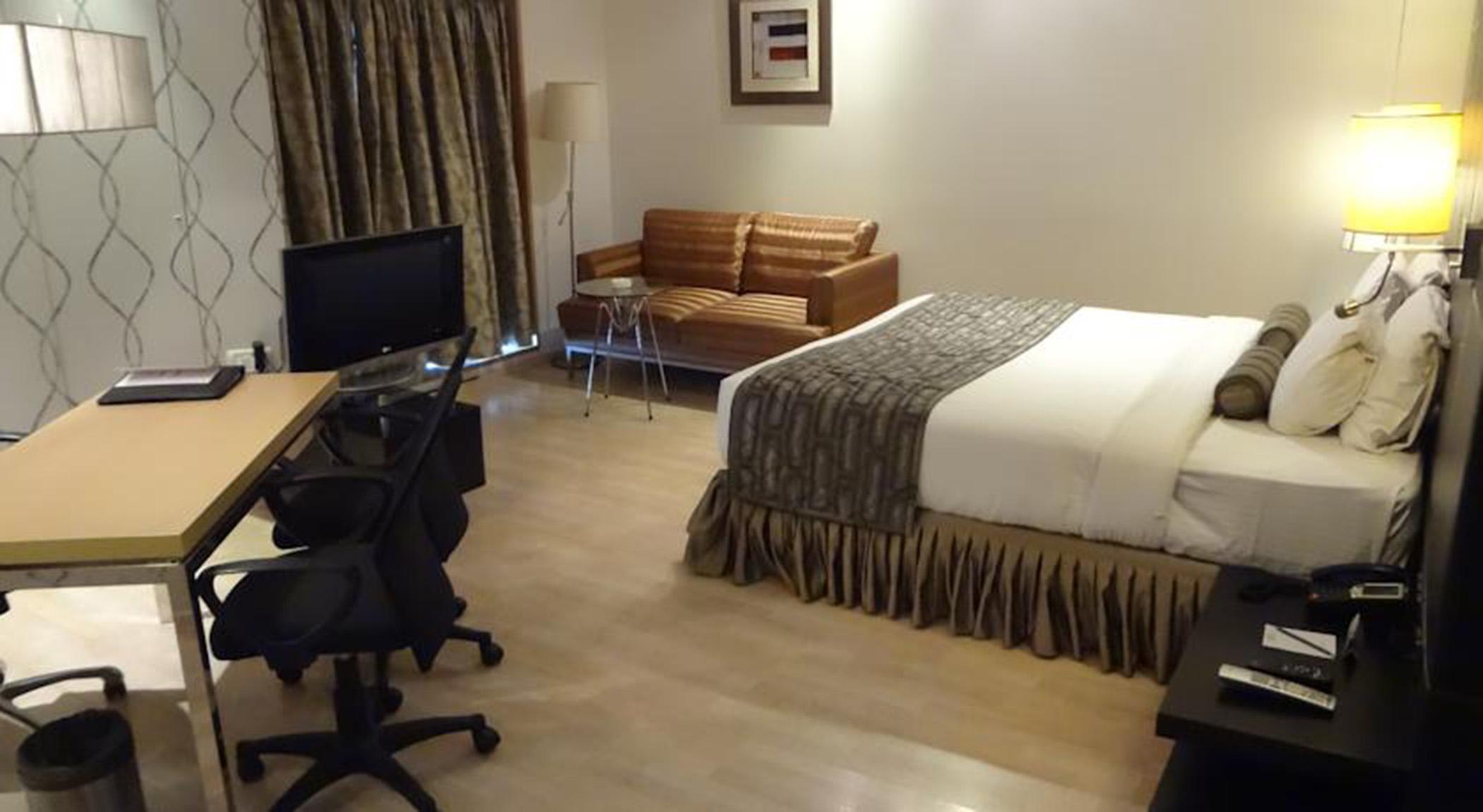 Hotel Satkar Residency Тхане Екстер'єр фото