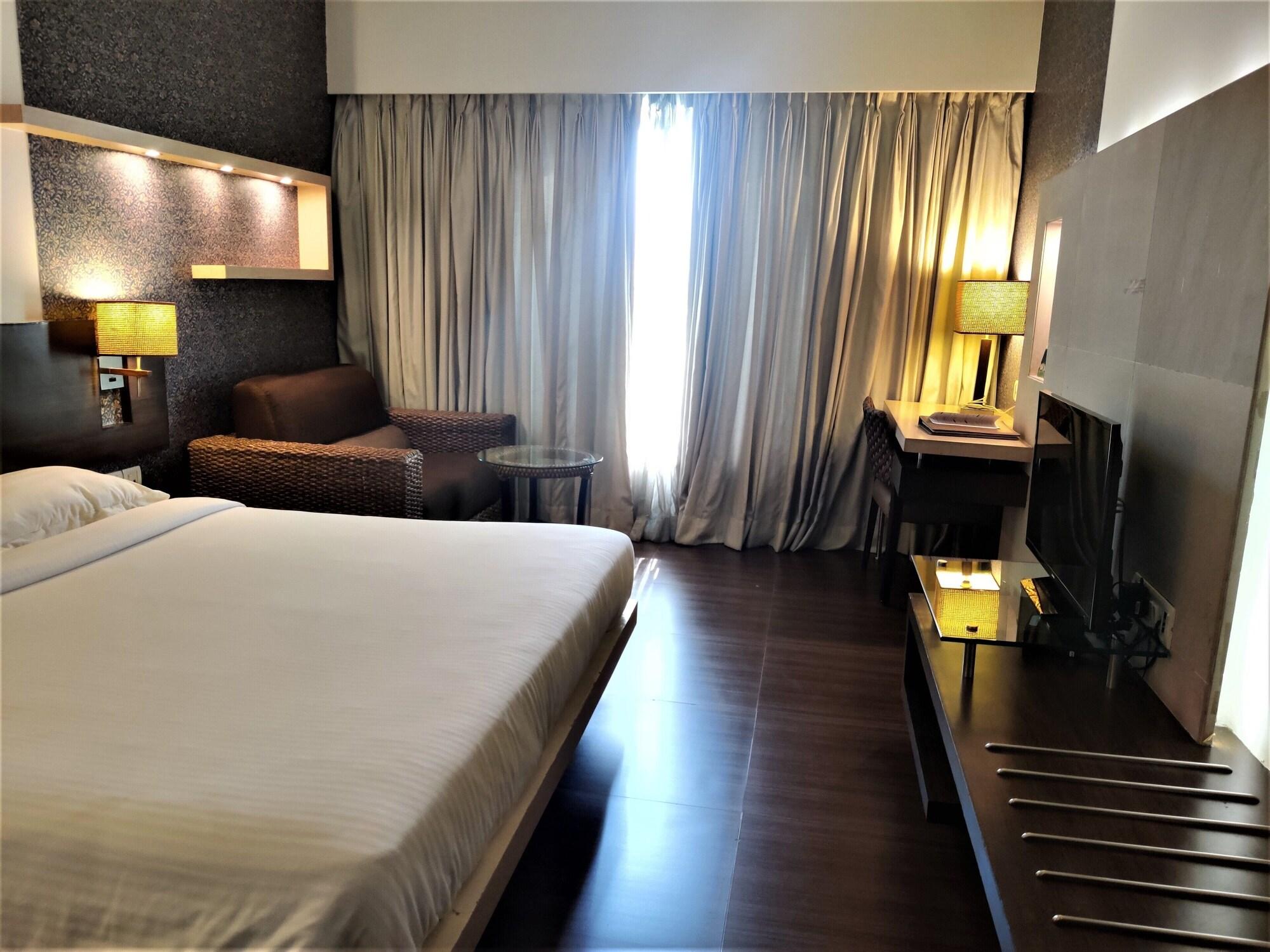 Hotel Satkar Residency Тхане Екстер'єр фото