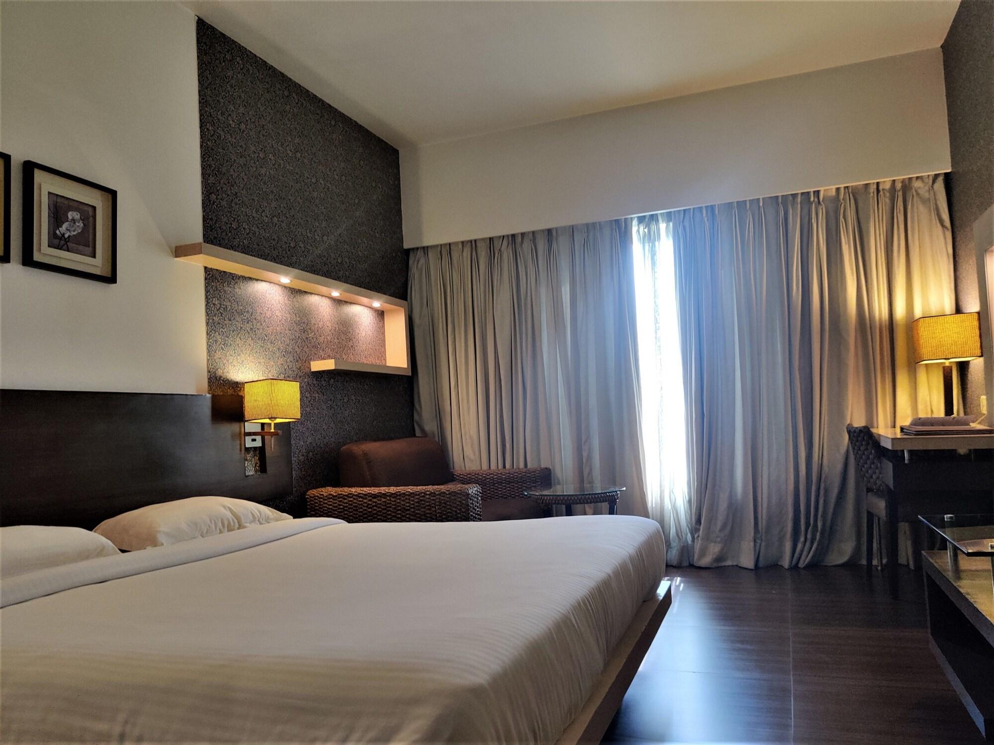 Hotel Satkar Residency Тхане Екстер'єр фото