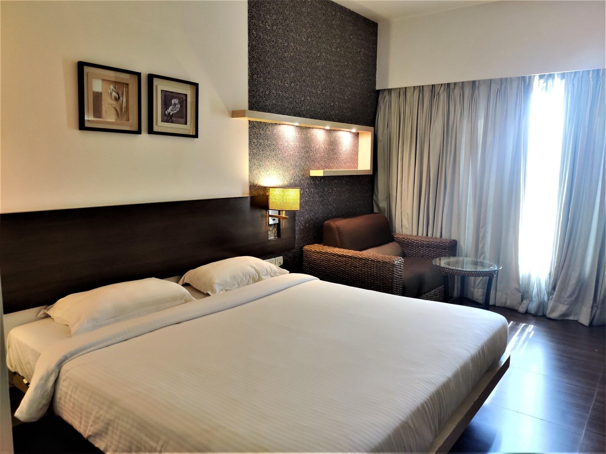 Hotel Satkar Residency Тхане Екстер'єр фото