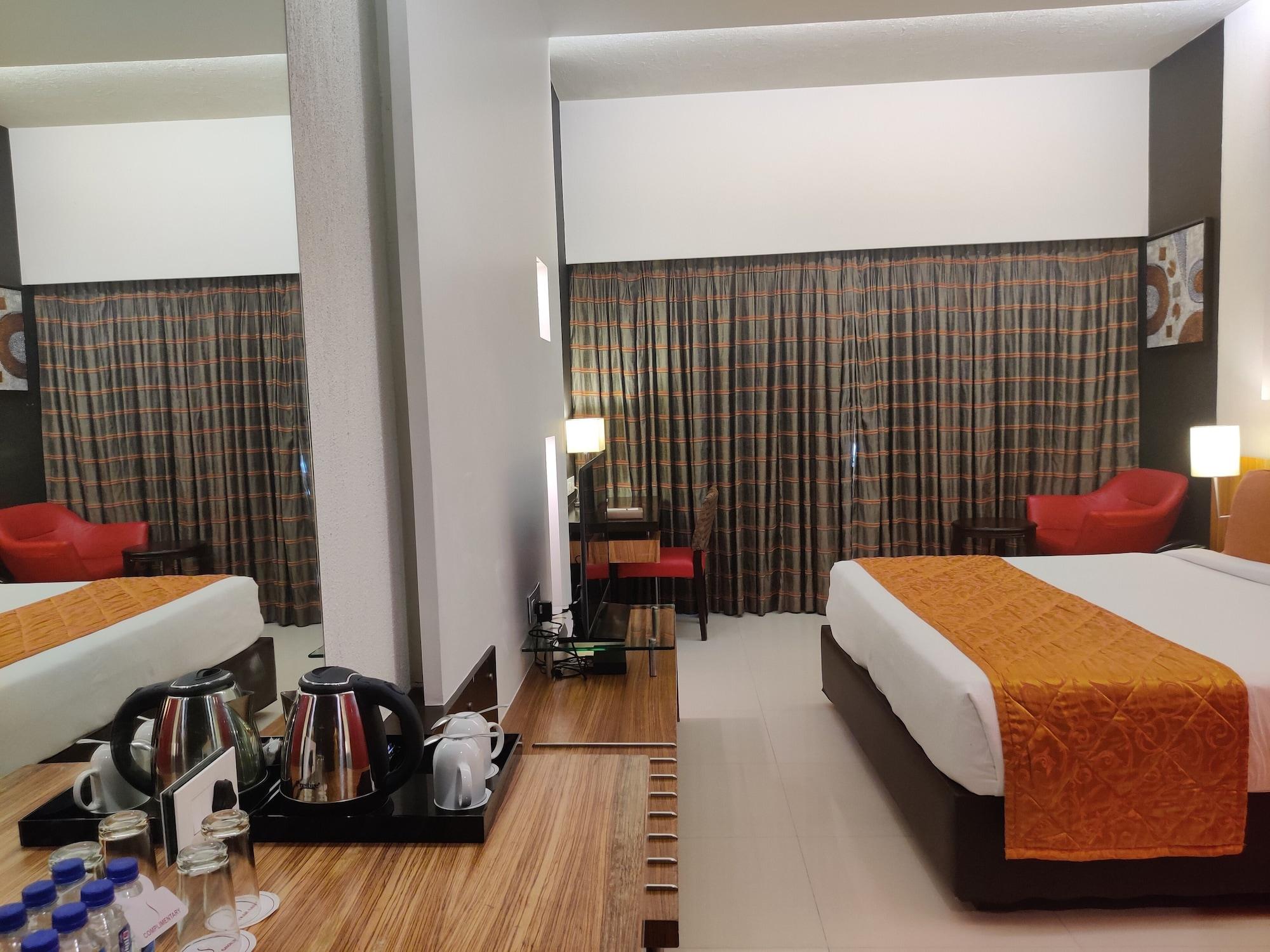 Hotel Satkar Residency Тхане Екстер'єр фото