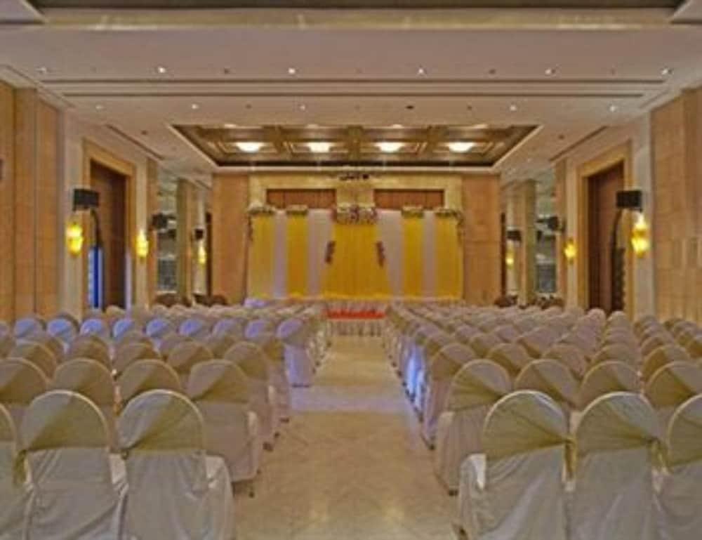 Hotel Satkar Residency Тхане Екстер'єр фото