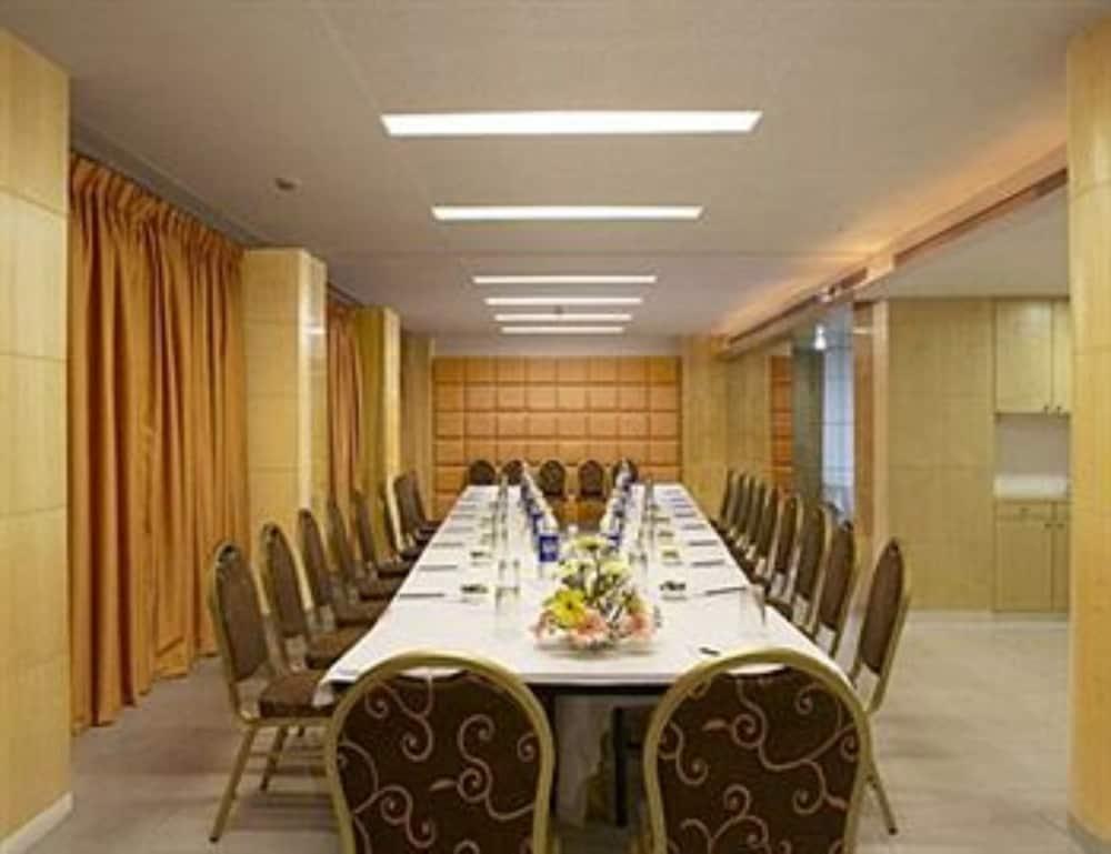 Hotel Satkar Residency Тхане Екстер'єр фото