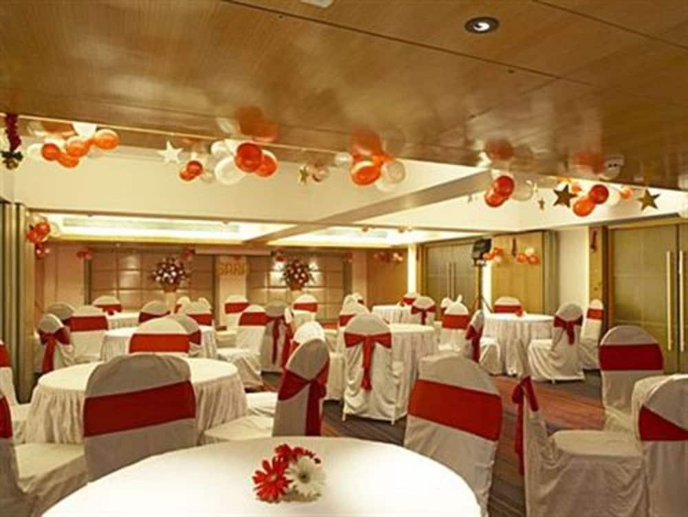 Hotel Satkar Residency Тхане Екстер'єр фото