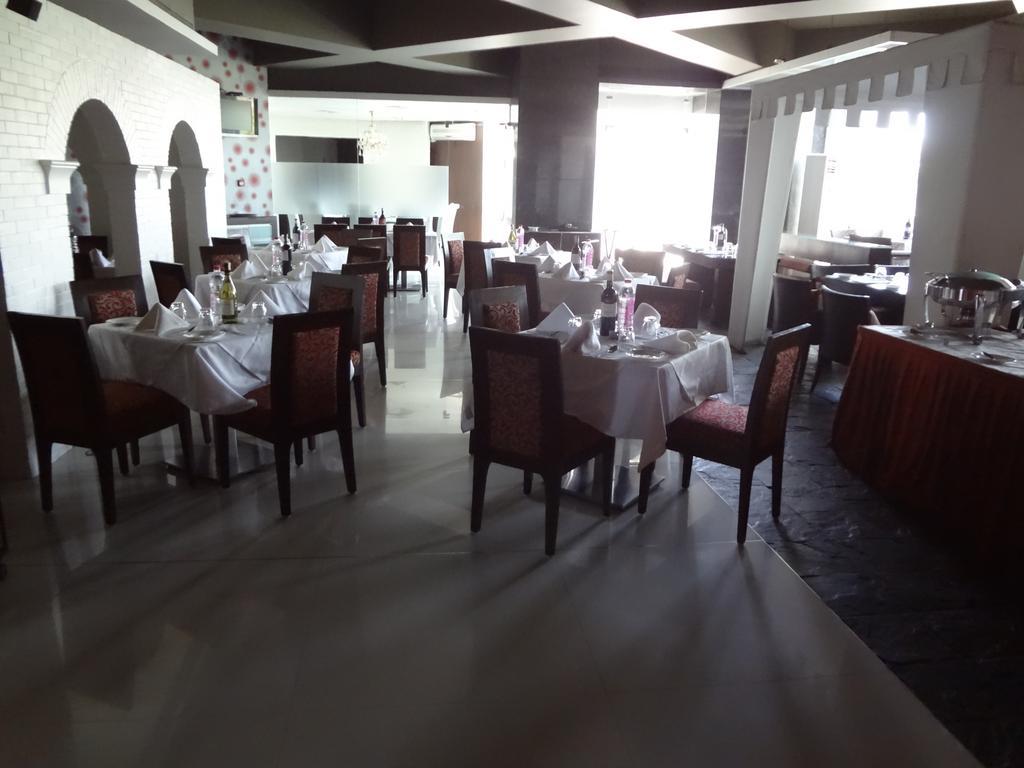 Hotel Satkar Residency Тхане Екстер'єр фото