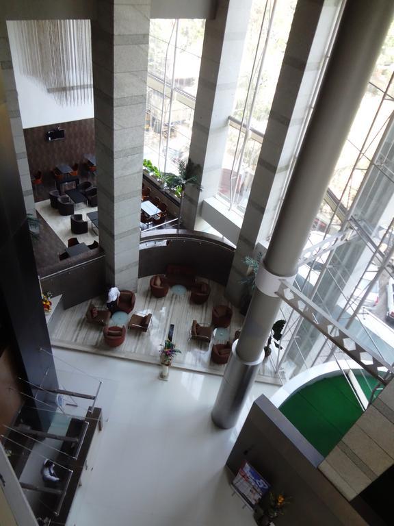 Hotel Satkar Residency Тхане Екстер'єр фото