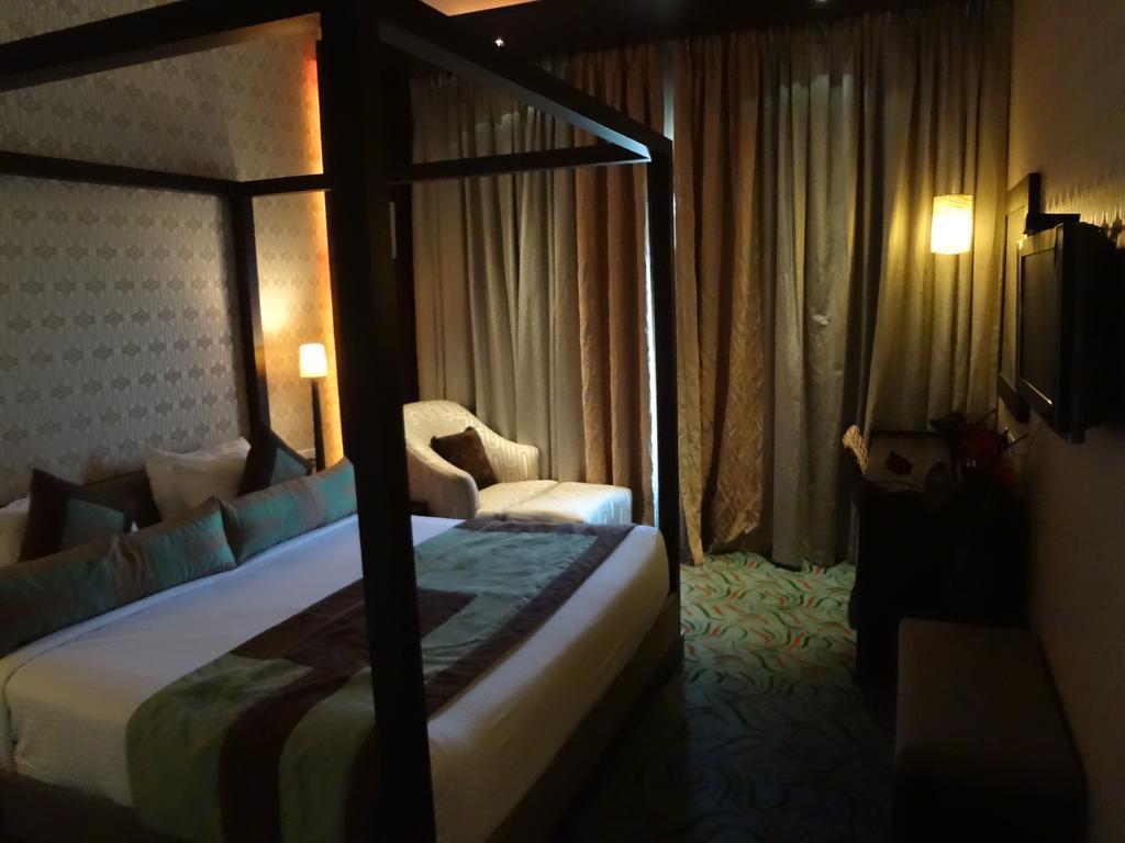 Hotel Satkar Residency Тхане Екстер'єр фото